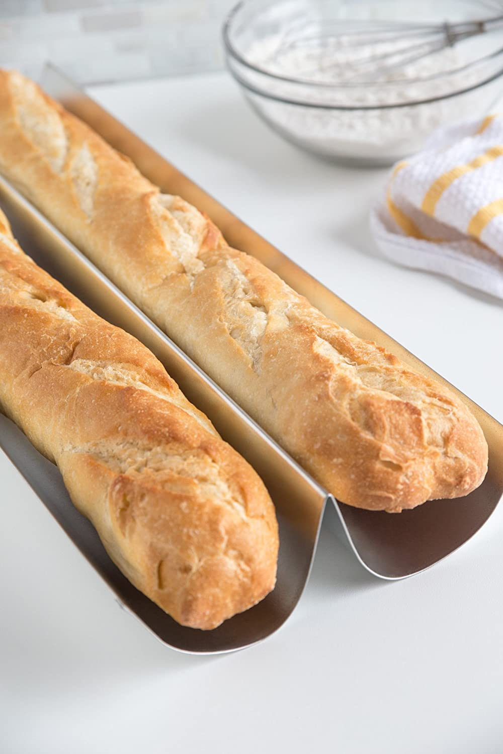 NOZ - [ARRIVAGE] Si on testait le pain maison ? 😋🍞 Grace à ce moule en  silicone, le pain lève et conserve sa forme pendant la cuisson. Vous  obtenez ainsi baguettes, pains