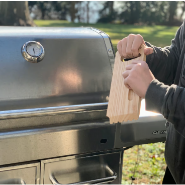 GRATTOIR À GRIL EN BOIS